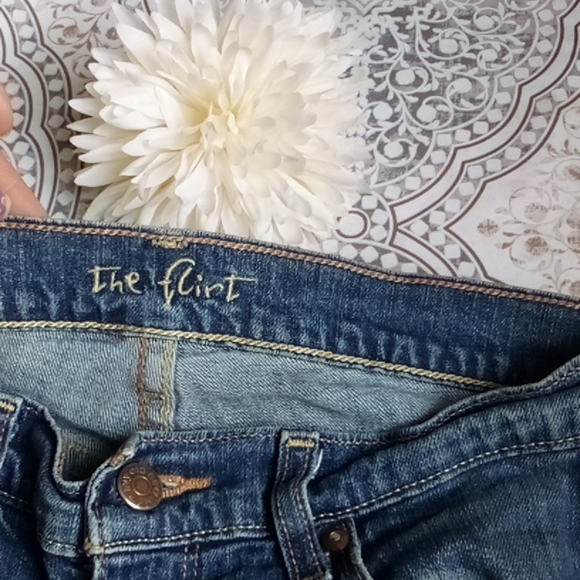 OLD Navy "The Flirt" slim bootcut jeans - Picture 11 of 12